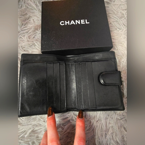 Chanel Compact Double Snap Black Caviar Wallet (GUC)(READ DESCRIPTION)(2005) - Picture 6 of 16